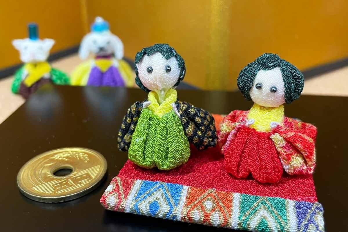 超ミニサイズ(5円玉サイズ)のつまみ雛・お雛様