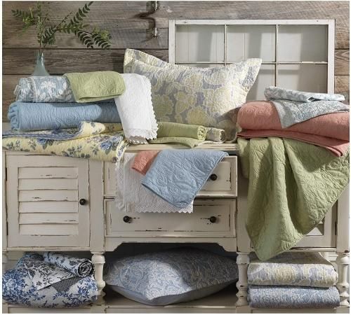 英国輸入：ローラアシュレイ ルイスベルベットキルト　　新品　ラージ 英国輸入：ローラアシュレイ ルイスベルベットキルト新品ラージ