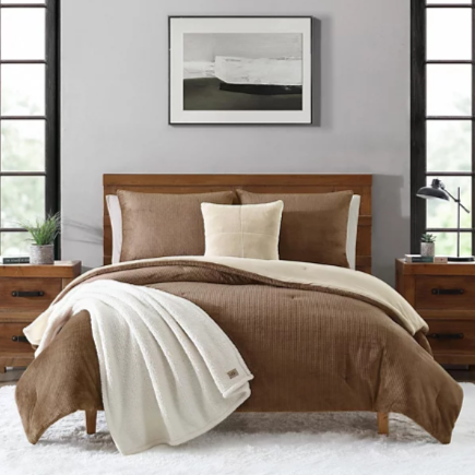 <img class='new_mark_img1' src='https://img.shop-pro.jp/img/new/icons14.gif' style='border:none;display:inline;margin:0px;padding:0px;width:auto;' />UGG®¡Ê¥¢¥°¡Ë¥ê¥Ð¡¼¥·¥Ö¥ë ³Ý¤±ÉÛÃÄ¡õËí¥«¥Ð¡¼5ÅÀ¥»¥Ã¥È ¡öBrody Reversible Comforter Set / Chestnut