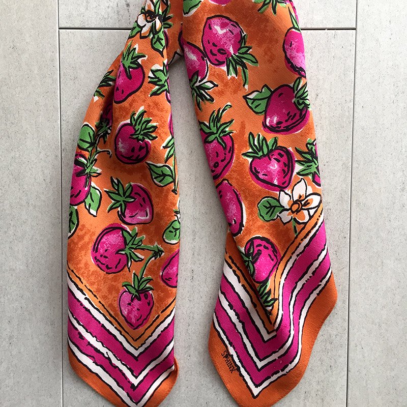 GUCCI ストロベリー スカーフ いちご 柄 strawberry scarf 京都 oruan.es