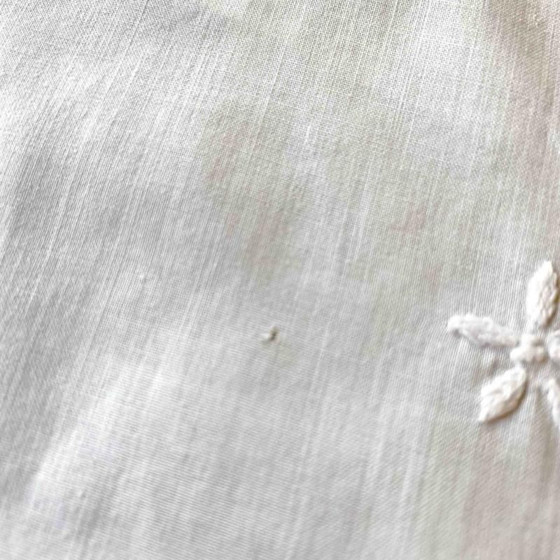 アンティーク 蛍 白鳥 手刺繍リネンドイリー ポワンドパリ 淡いグリーンエクリュ アンティーク 蛍 白鳥 手刺繍リネンドイリー ポワンドパリ 淡い