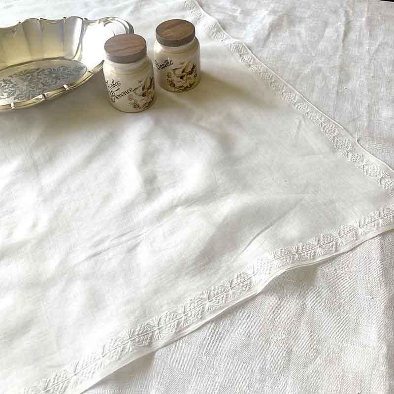 フランスリネン テーブルクロス ほぼ正方形 白糸刺繍 -soracoya