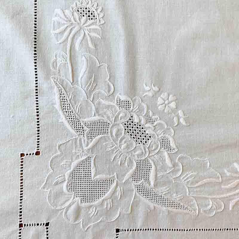 さらりとリネン 柳葉に咲く薔薇 白糸手刺繍 カットワーク