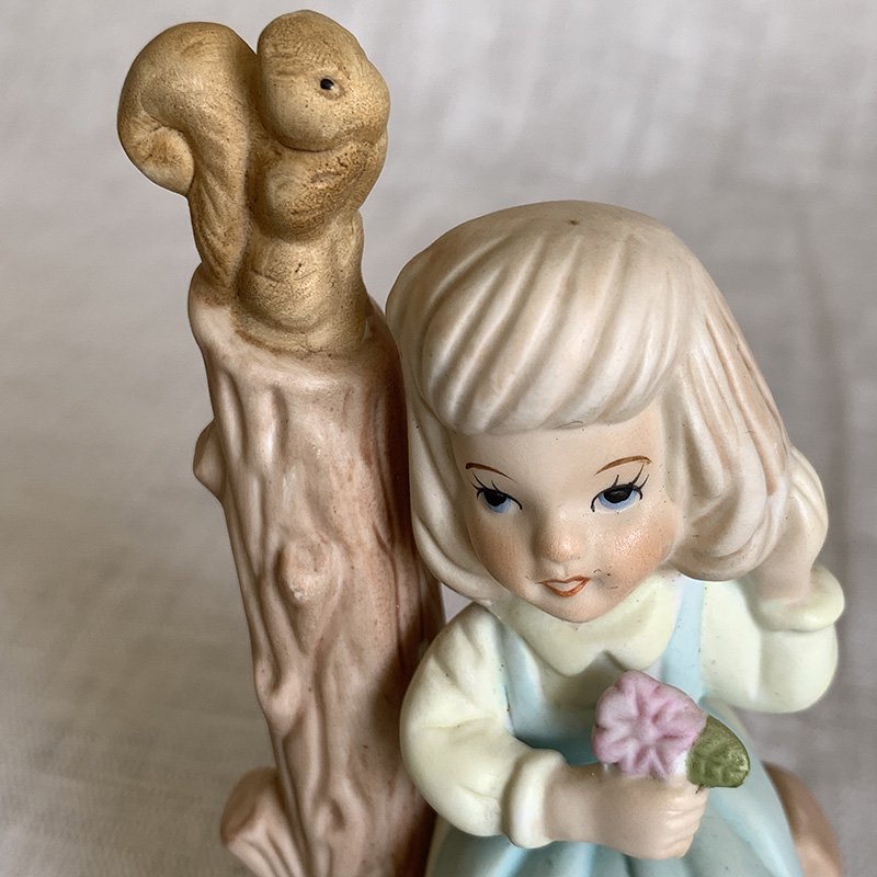 置物 陶器人形 少女とリス パステルカラー- soracoya（空小屋）