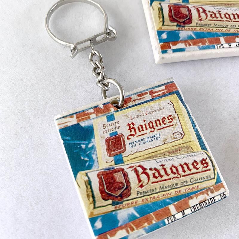 ヴィンテージキーホルダー タイル バターのノベルティ フランス雑貨未