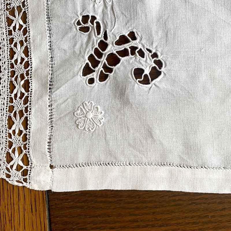 フランス　アンティーク　棚飾り布　レース生地　リネン　手刺繍 フランス アンティーク 棚飾り布 レース生地 リネン 手刺繍