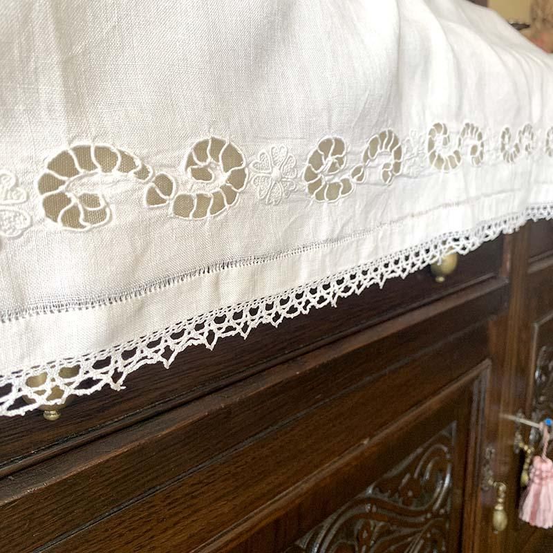フランス　アンティーク　棚飾り布　レース生地　リネン　手刺繍 フランス アンティーク 棚飾り布 レース生地 リネン 手刺繍