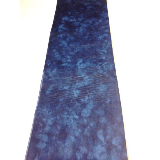 【塩沢織】夏塩沢の本藍染めのファッション「ナツシオンブルー」　むらくも染めストール（絹１００％）�