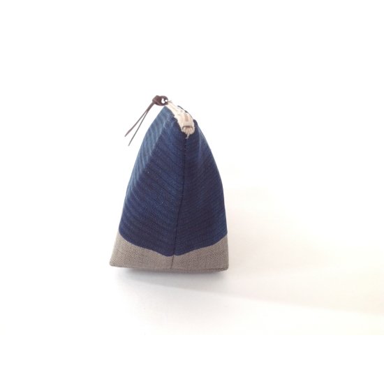 【塩沢織】夏塩沢の本藍染めのファッション「ナツシオンブルー」　むらくも染め絹麻スリムポーチ（絹３０％／麻７０％）�