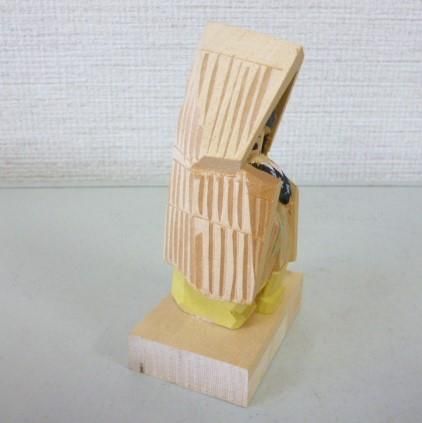 No. 0717 一刀彫のゆきんこ 須甲甚一 作 - おもちゃばこ 日本土鈴館