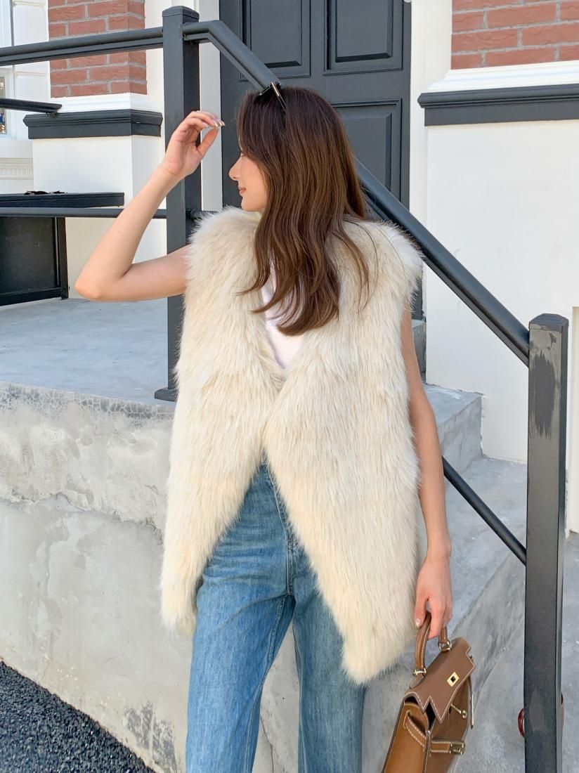 VEGAN FUR GILET IVORY - BIRTHDAY BASH