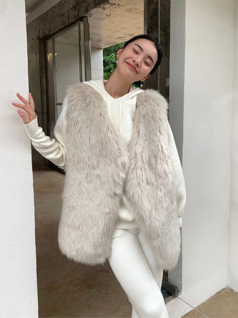 受注生産】VEGAN FUR GILET IVORY BIRTHDAY BASH