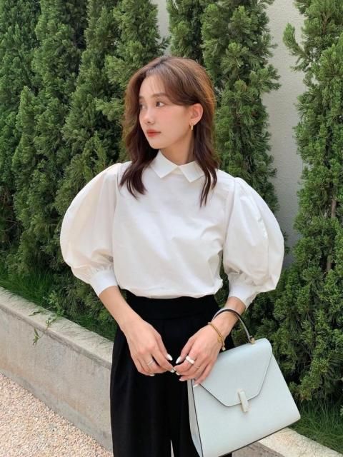 PEARL BACK BUTTON VOLUME PUFF BLOUSE