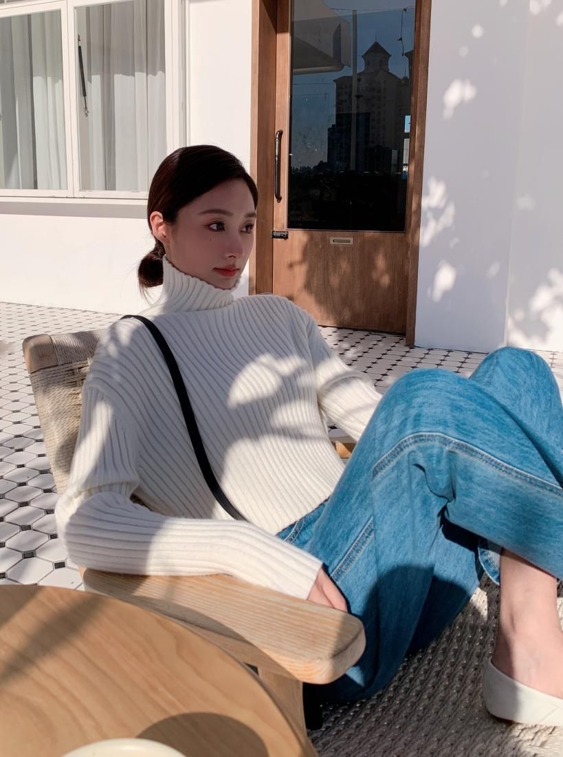 HIGH NECK SHORT KNIT - BIRTHDAY BASH