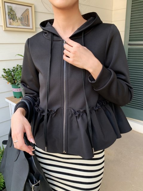 ZIPPER GATHER FRILL HOODIE