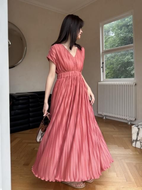 MARILYN PLEATS DRESS