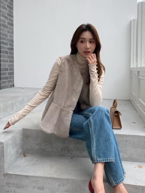 ڼFUR PEPLUM VEST