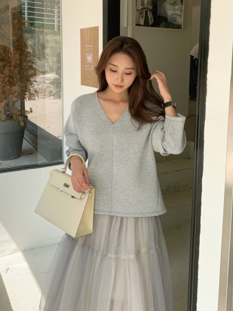 PONTE V NECK PULLOVER