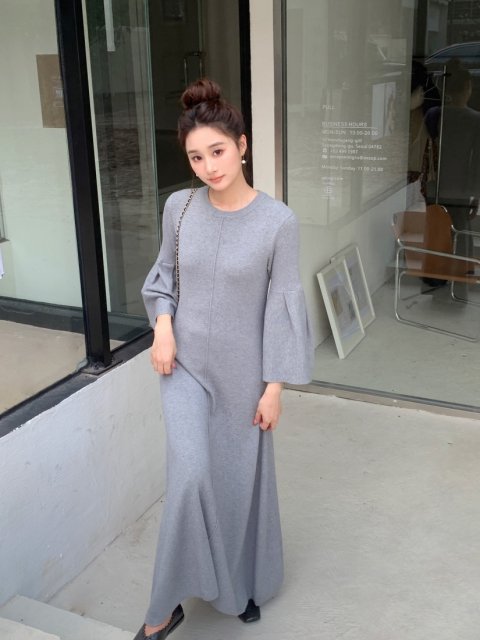 BELLSLEEVE KNIT DRESS