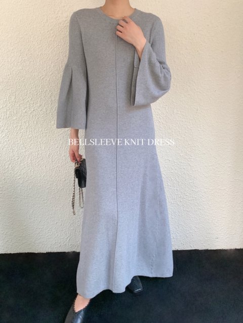 BELLSLEEVE KNIT DRESS