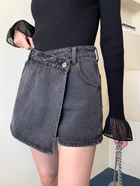 DECORATIVE DENIM SHORT PANTS