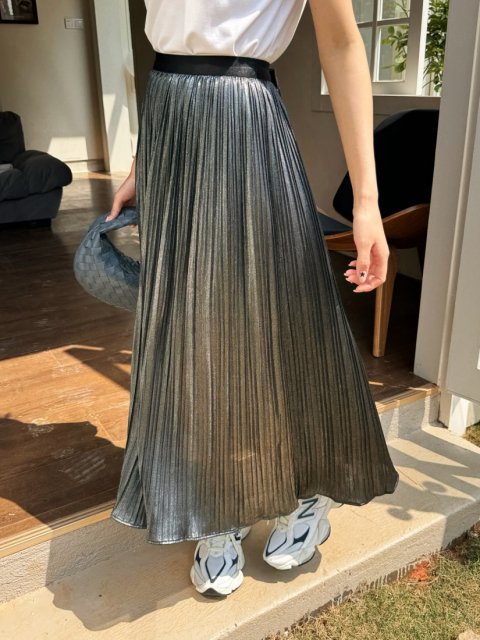 SATIN PLEATS SKIRT