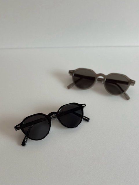 KR ROUND SUNGLASSESE with CASE