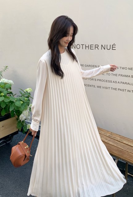 CREW NECK LONG PLEATS DRESS