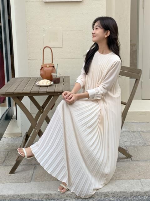 CREW NECK LONG PLEATS DRESS