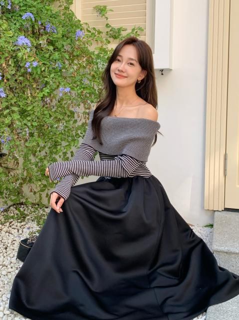 OFF SHOULDER DOCKING DRESS