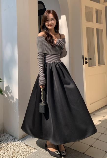 OFF SHOULDER DOCKING DRESS