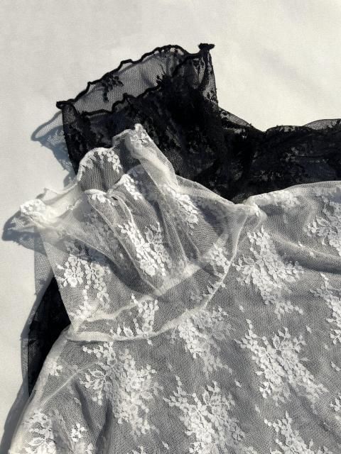 LACE TURTLE NECK TOPS