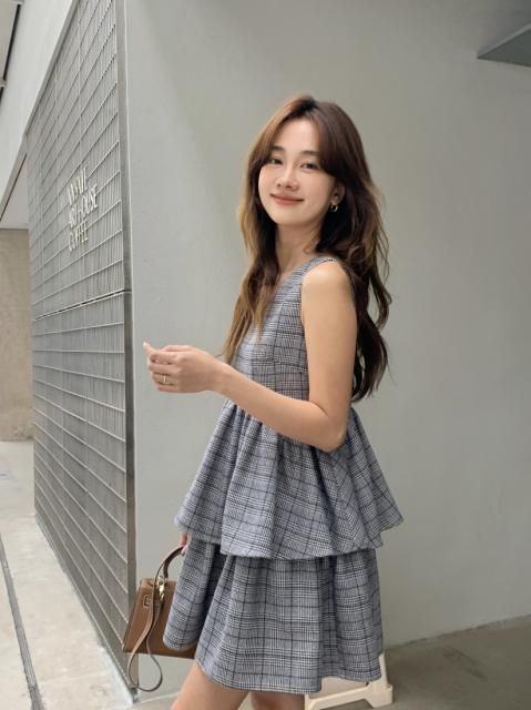 V NECK TRIPLE FRILL TOPS