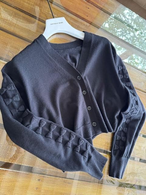 RIBBON SHOULDER CARDIGAN
