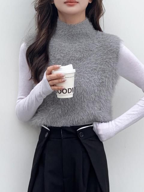 SHAGGY HIGH NECK TOPS