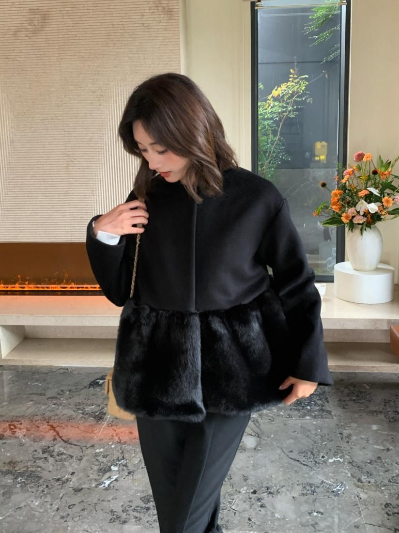 birthday bash のフロントフリルウールコート ブラック PRE ORDER】PEPLUM FUR DOCKING COAT - BIRTHDAY BASH