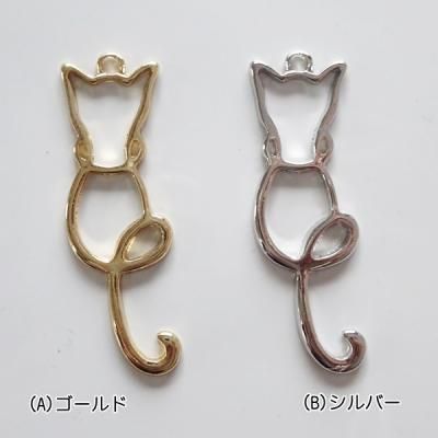 猫ちゃんのくり抜きシルエット❤水彩画風雲レジンキーホルダーチャーム♡