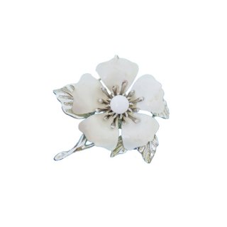 サラコヴェントリー・白い夏のお花のお洒落なブローチ
