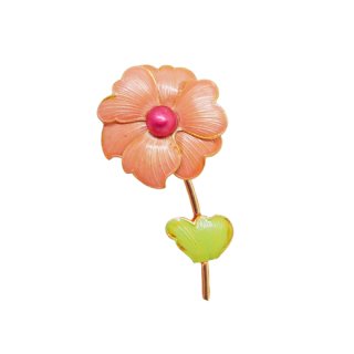 ジャーマニー・サーモンピンク色の可愛いお花のブローチ