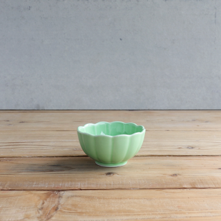 ヒワ釉 “菊型小鉢”