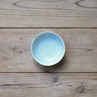 青磁彫 “小鉢”