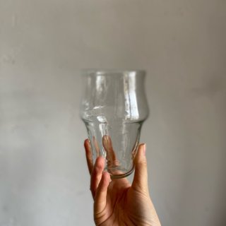  小野田郁子さん 吹きガラスのグラス