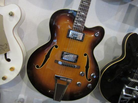 YAMAHA AE-12 76年製、ヤマハのフルアコ！良質なジャズトーンです。 - ギター買取 東京 - ギターのじゃべらぼう