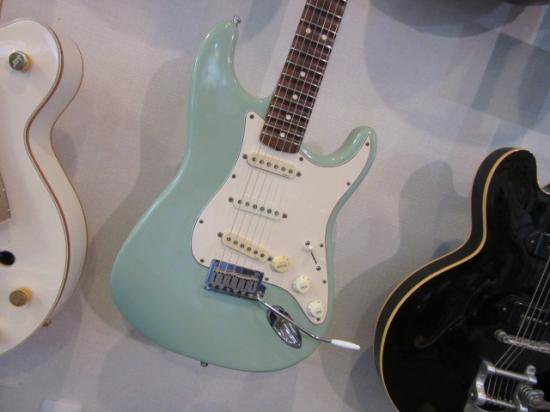 FENDER USA YNGWIE MALMSTEEN STRATOCASTER 初期のイングヴェイモデル！ローズ指板のソニックブルーです！ -  ギター買取 東京 - ギターのじゃべらぼう