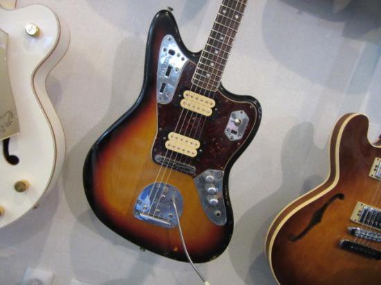 FENDER MEX KURT COBAIN JAGUAR RELIC カートコバーンのMODジャガーを再現した一本！ロードウォーンレリック仕様です！  - ギター買取 東京 - ギターのじゃべらぼう