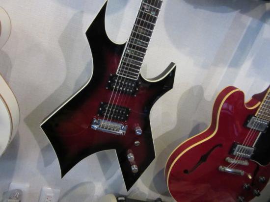 BC RICH USA WARLOCK 希少な９０年代USA製ワーロック！ネックリペアありのため格安です！ - ギター買取 東京 -  ギターのじゃべらぼう