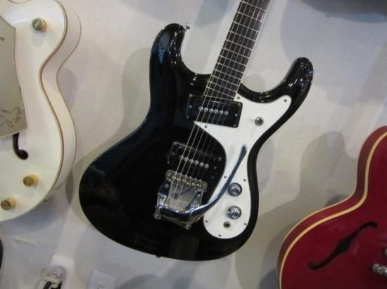 FIRSTMAN? MOSRITE CUSTOM 6～70年代の黒雲製のモズライトと思いますが 