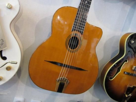 Castelluccia Nuages 本場フランス製のセルマーレプリカ ジャンゴラインハルトに代表されるジプシーサウンドには欠かせない一本です ギター買取 東京 ギターのじゃべらぼう Castelluccia Nuages 本場フランス製のセルマーレプリカ ジャンゴラインハルトに代表されるジプシーサウンドには欠かせない一本です ギター買取 東京 ギターのじゃべらぼう