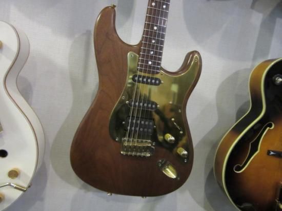 SCHECTER ST ALL WALNUT 日本製シェクターですが定番のオイル 