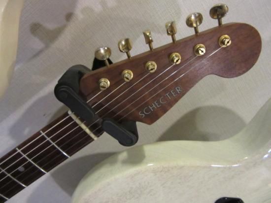 SCHECTER ST ALL WALNUT 日本製シェクターですが定番のオイル 